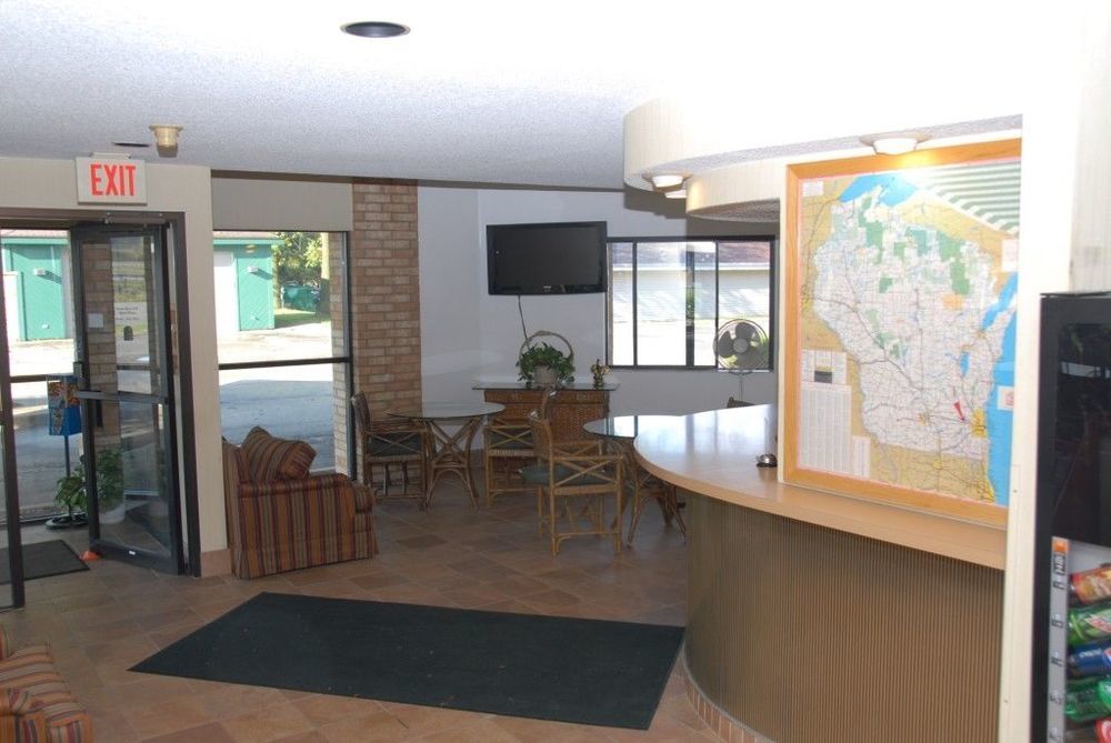 Americinn And Suites By Wyndham Delafield-Waukesha-Milwaukee Interior photo
